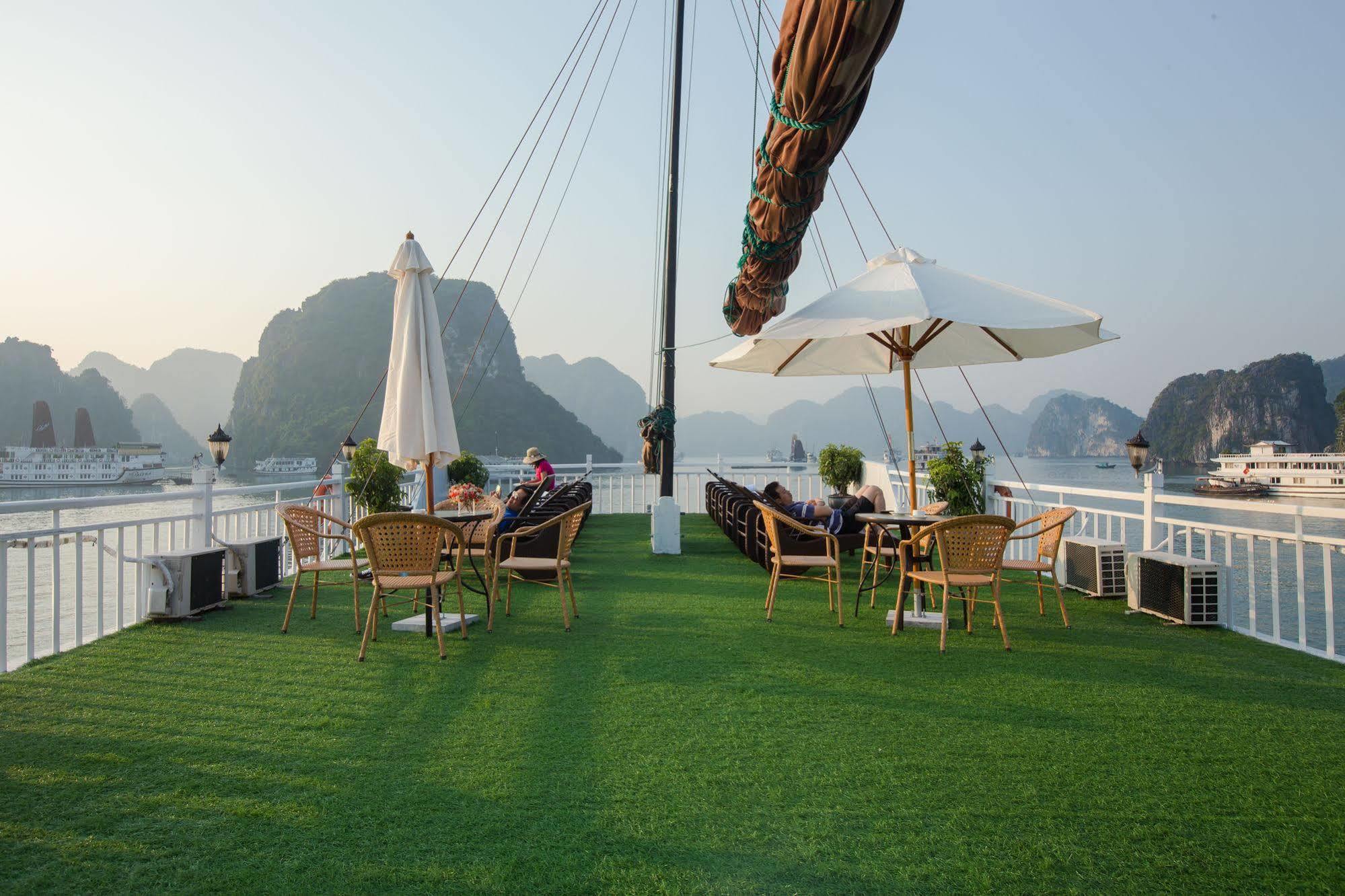 Hotel Flamingo Luxury Cruises Ha Long Exterior foto